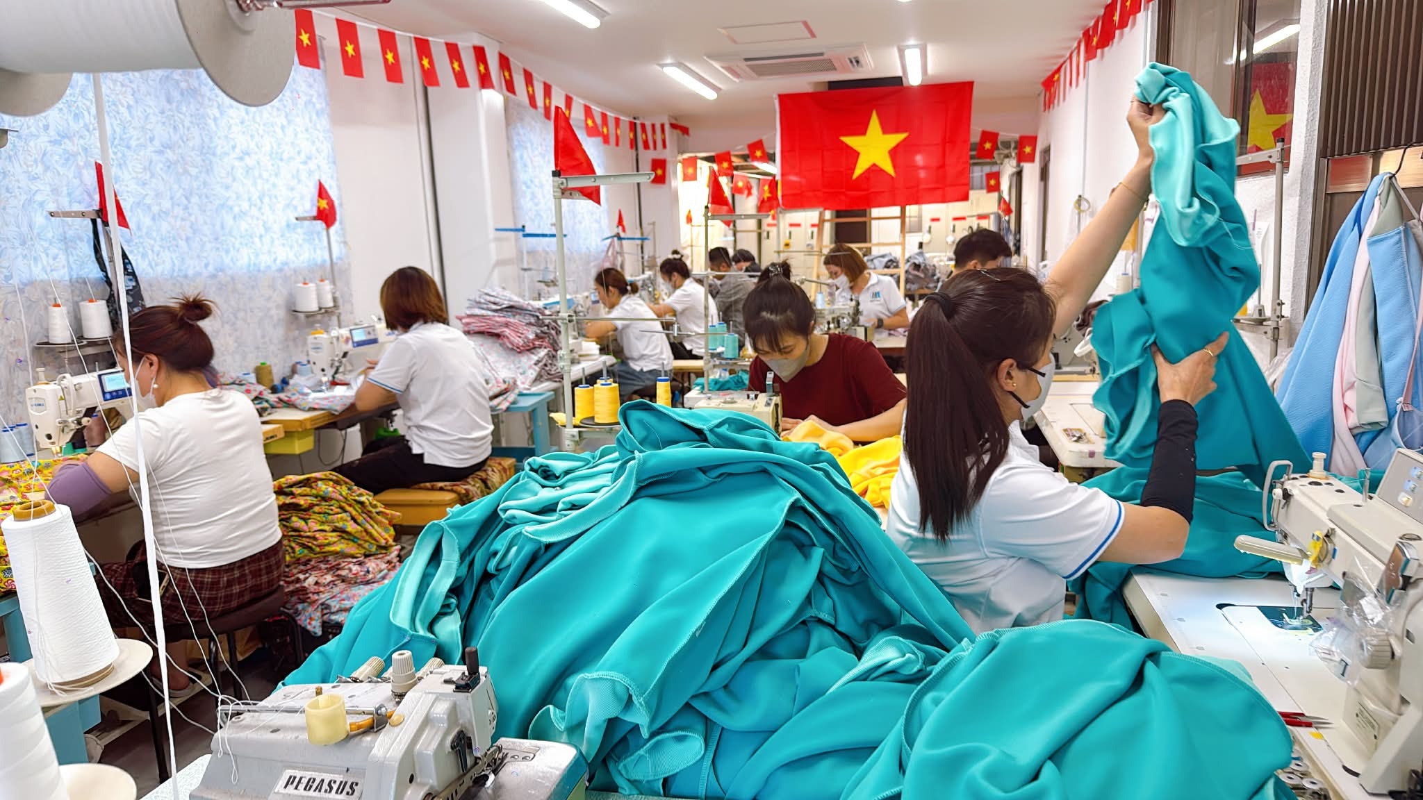 新拠点工房でのチーム制作体制