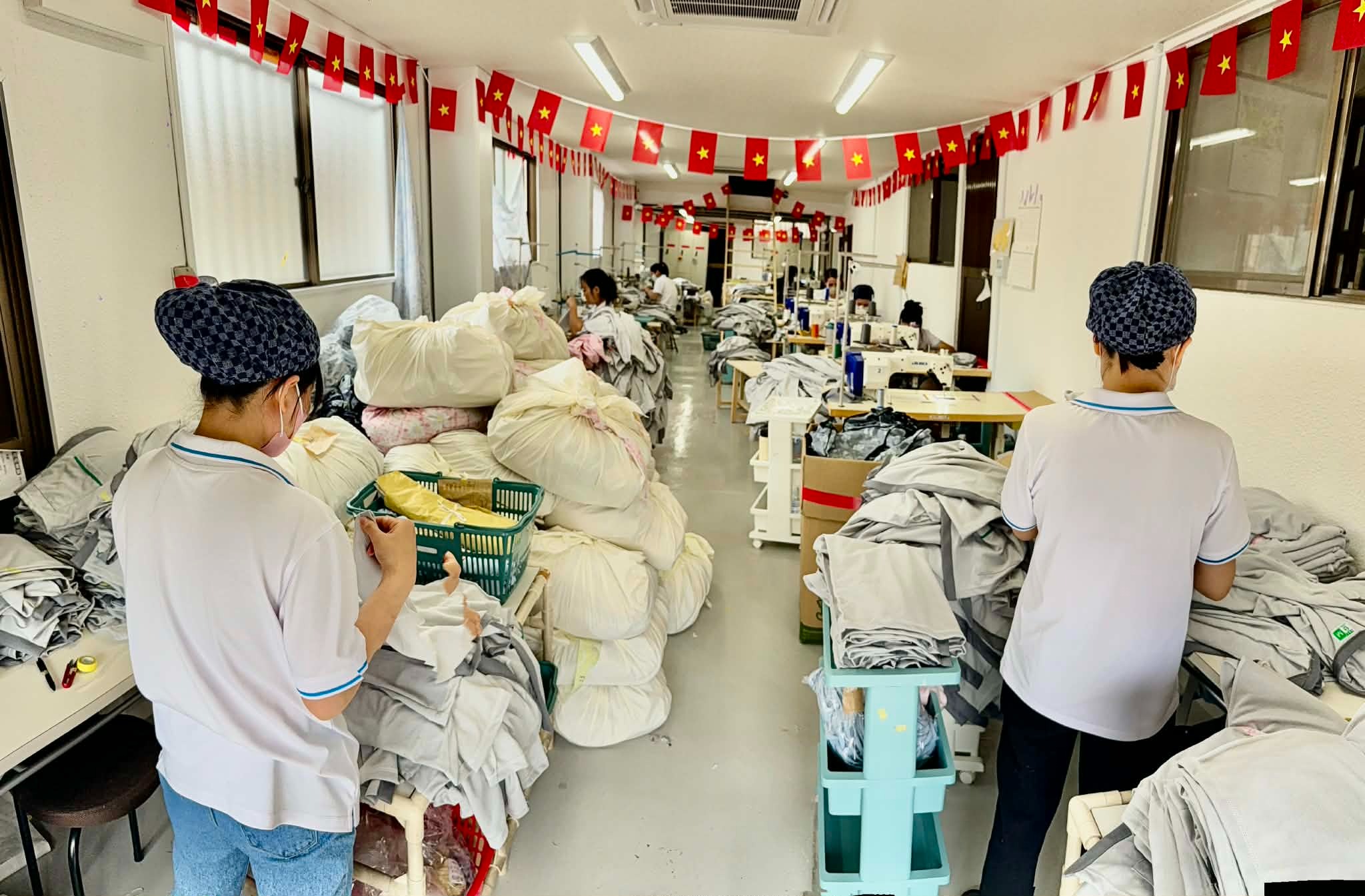 ハンドメイド商品の制作現場と作業風景