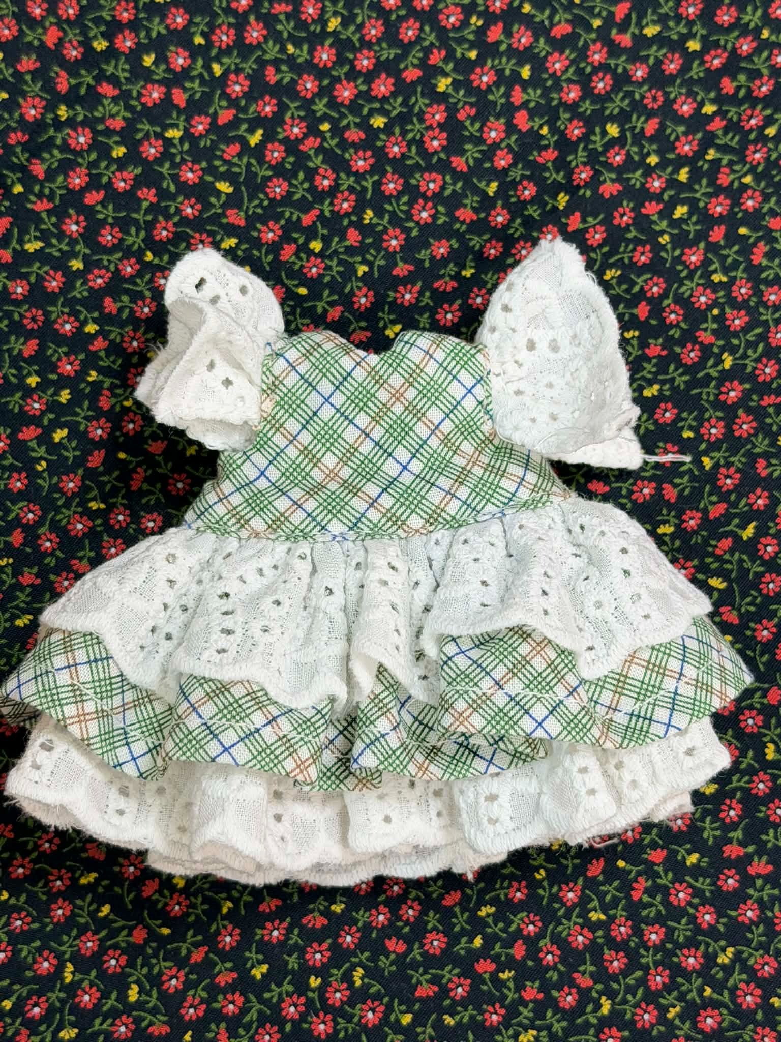 ハンドメイドドールドレス、グリーンカラー、ぬいぐるみ用ワンピース
