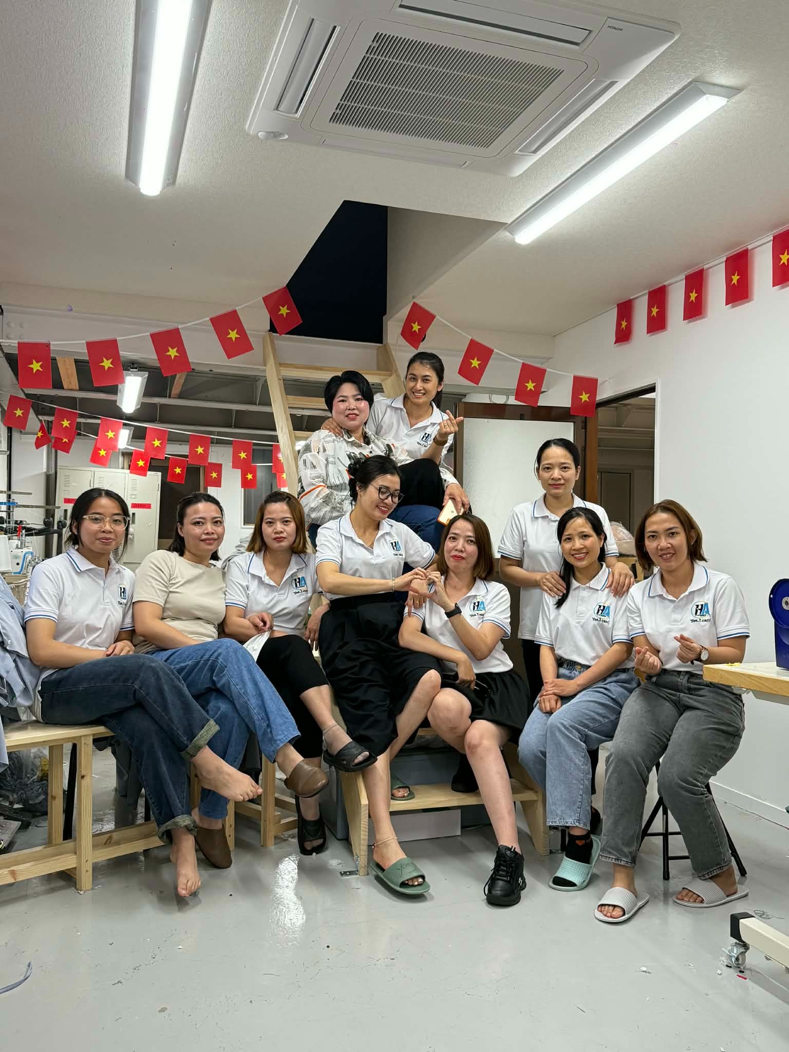 オンライン販売向けハンドメイド商品を手がける制作チーム